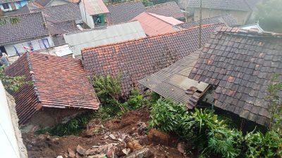 Longsor di Pangalengan, Tiga Rumah Rusak, Kerugian Materi Sekira Rp150 Juta