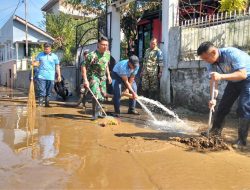 Kampung Ciharum Diterjang Banjir Terparah Sejak 2010, Personel Lanud Sulaiman Terjun Langsung Bantu Warga Terdampak