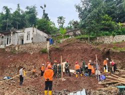 Inalillahi, Empat Pekerja Tewas Tertimbun Longsor Saat Pembangunan Mini Soccer di Cisempur Jatinangor, Sumedang